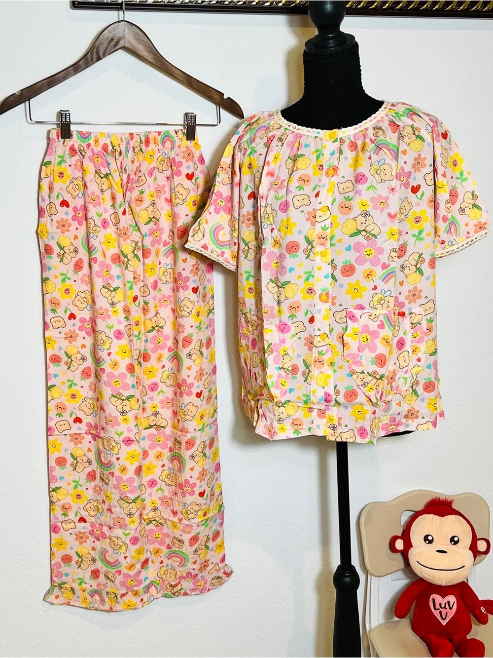 Women' Pink Floral Cartoon Pajama Set - Cute Short Sleeve Top & Long Pants